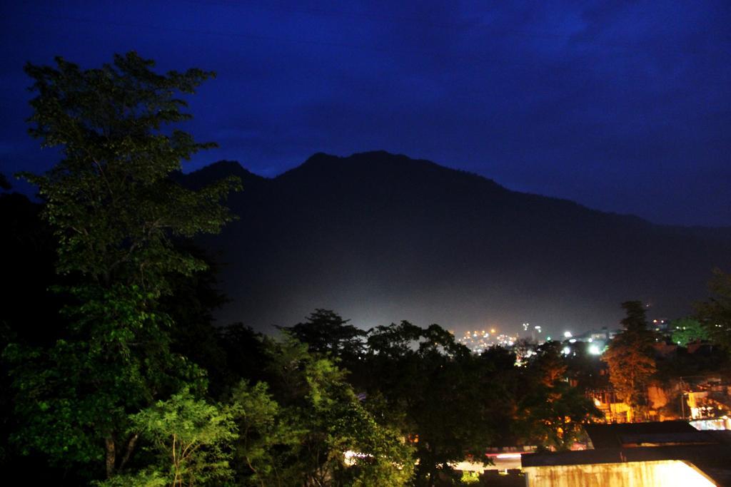 Rishikesh Sadan A Yoga & Spritual Retreat Hotel Tapovan ภายนอก รูปภาพ