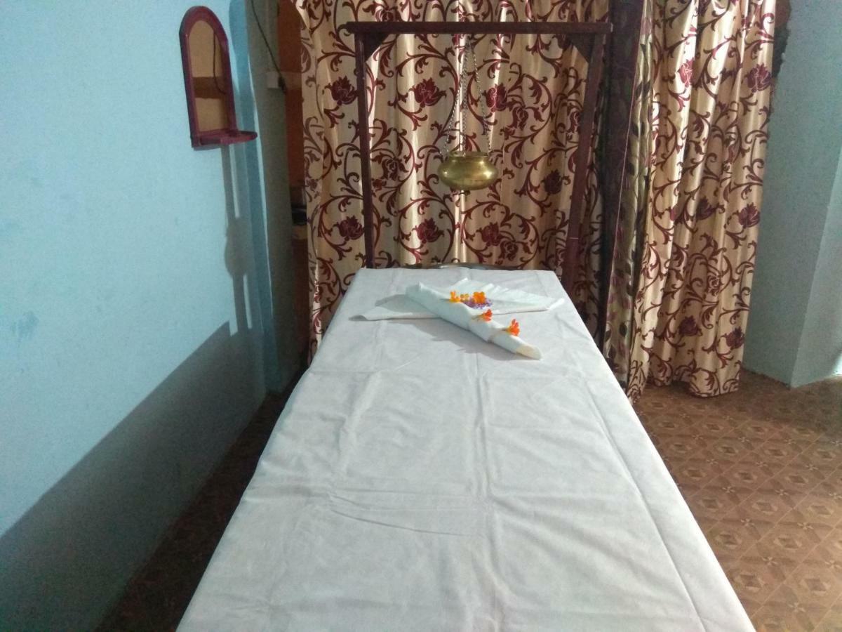 Rishikesh Sadan A Yoga & Spritual Retreat Hotel Tapovan ภายนอก รูปภาพ